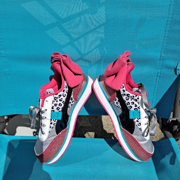 Exclusive PUMA LOL SURPRISE! - Picture 3 of 13